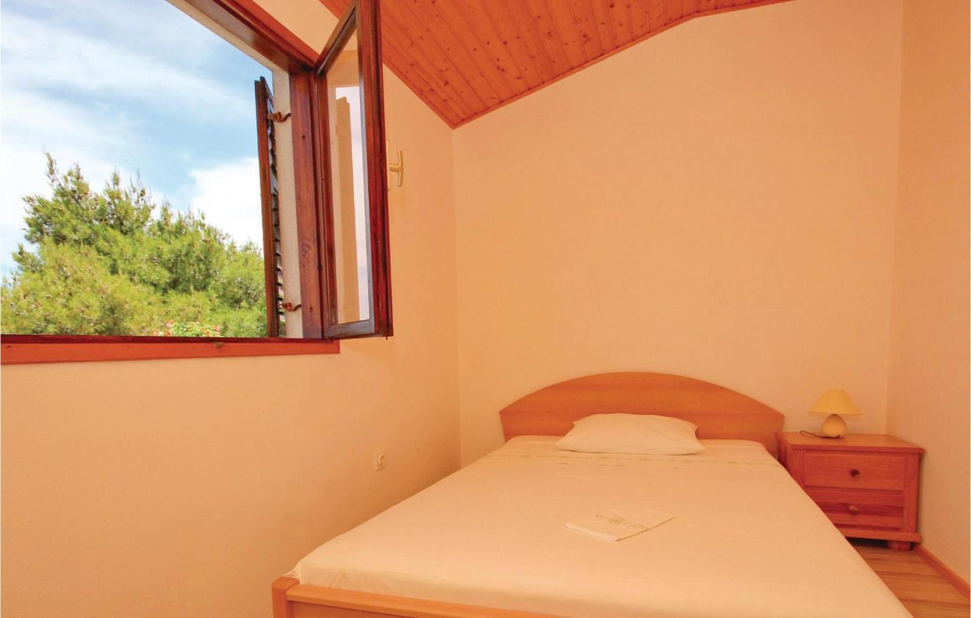 Gorgeous Apartment In Prigradica With Kitchen Εξωτερικό φωτογραφία