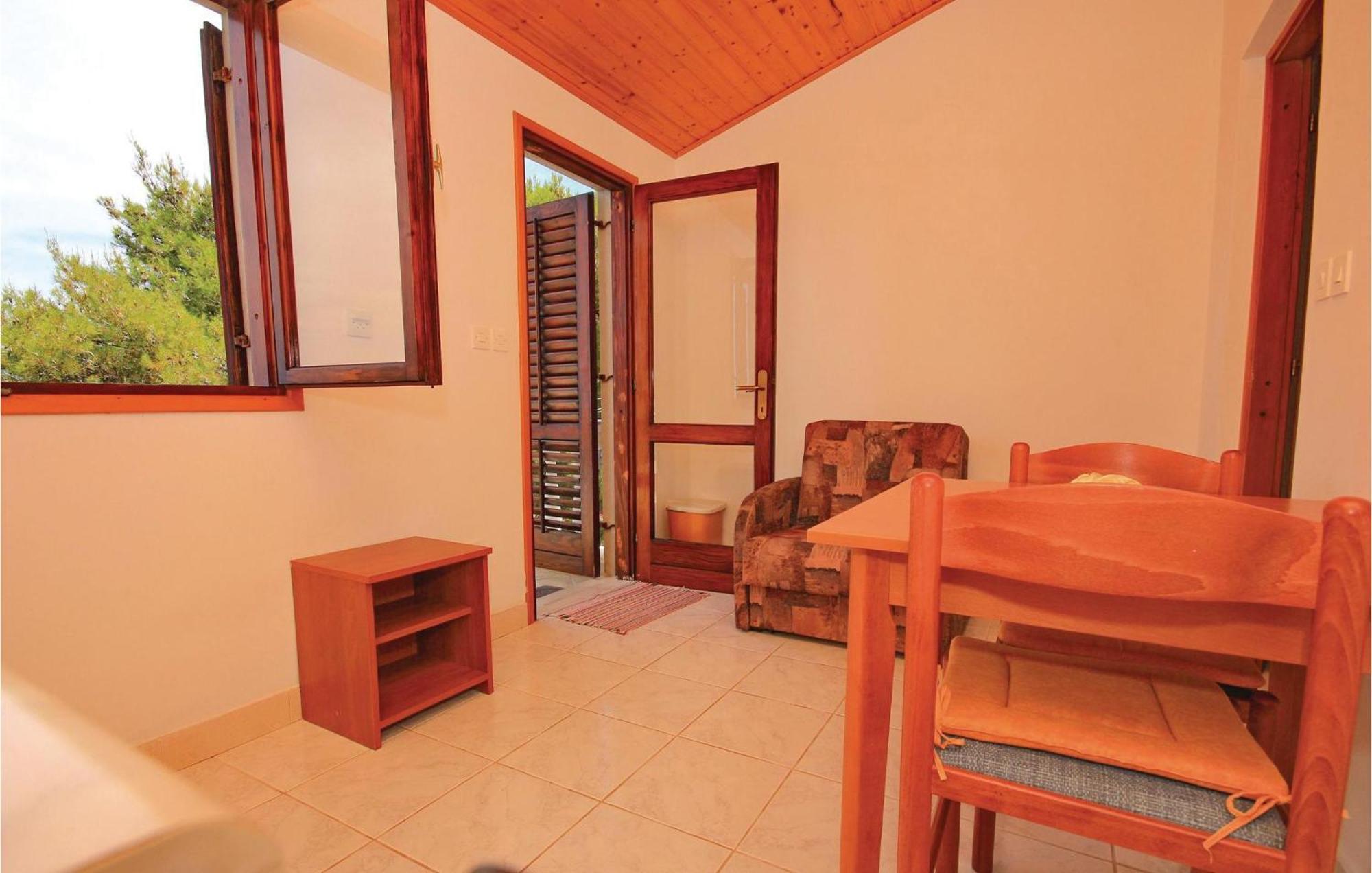 Gorgeous Apartment In Prigradica With Kitchen Εξωτερικό φωτογραφία