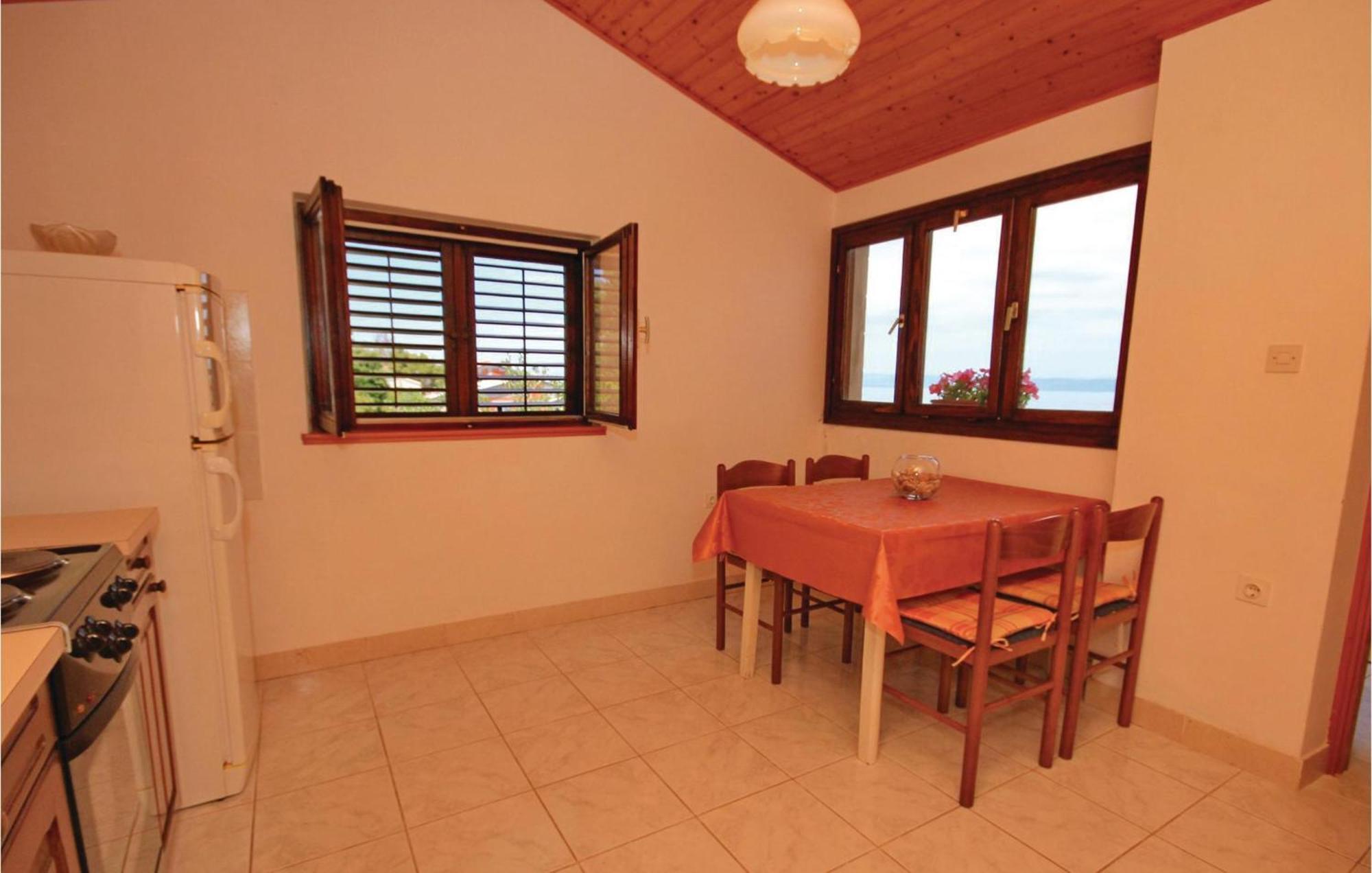 Gorgeous Apartment In Prigradica With Kitchen Εξωτερικό φωτογραφία