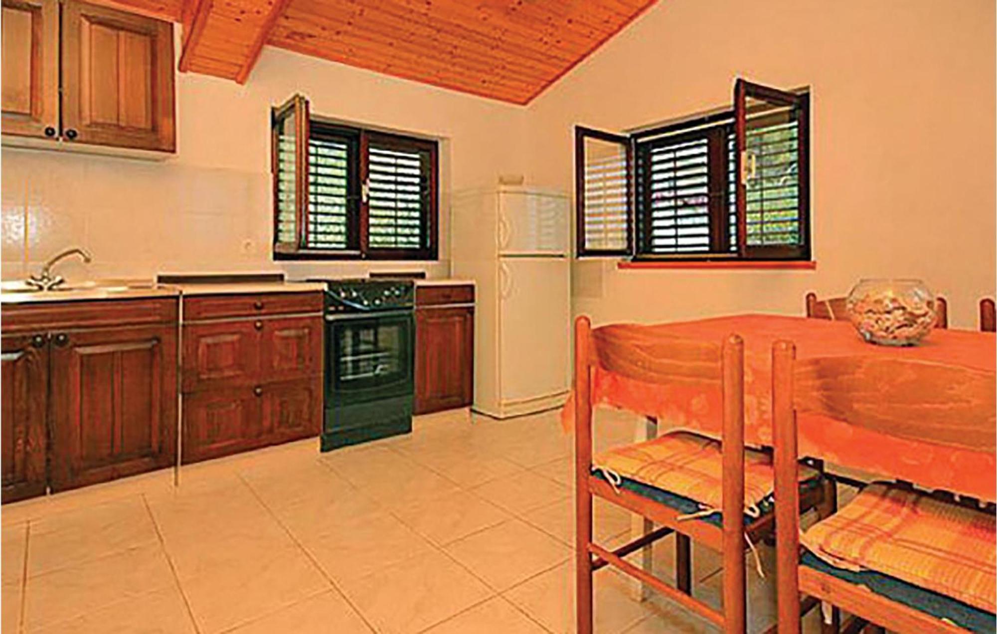 Gorgeous Apartment In Prigradica With Kitchen Εξωτερικό φωτογραφία