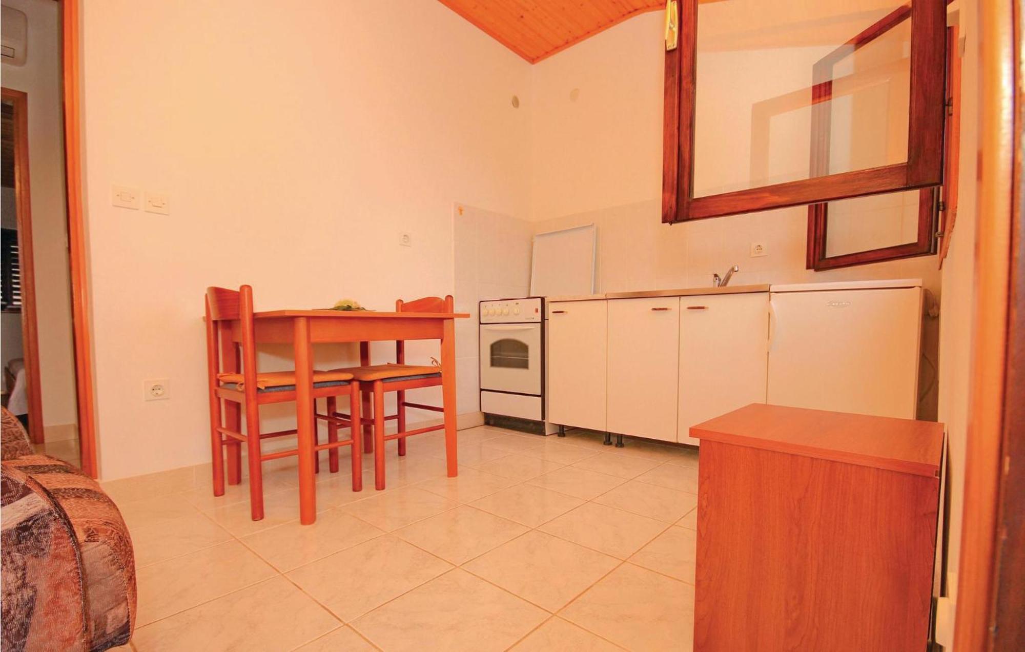 Gorgeous Apartment In Prigradica With Kitchen Εξωτερικό φωτογραφία