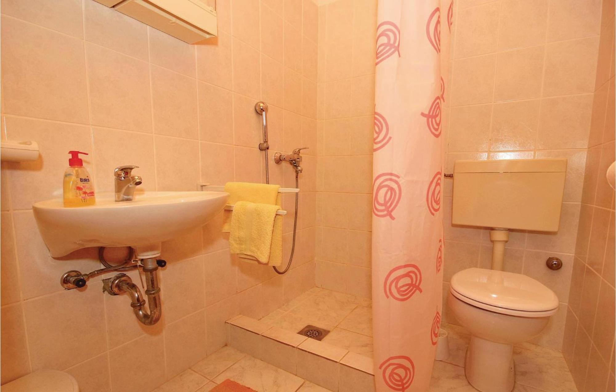 Gorgeous Apartment In Prigradica With Kitchen Εξωτερικό φωτογραφία
