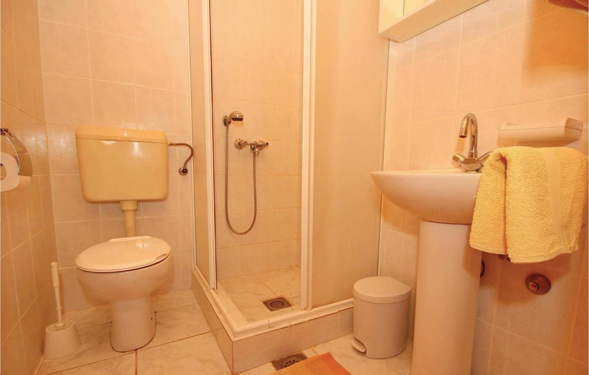 Gorgeous Apartment In Prigradica With Kitchen Εξωτερικό φωτογραφία