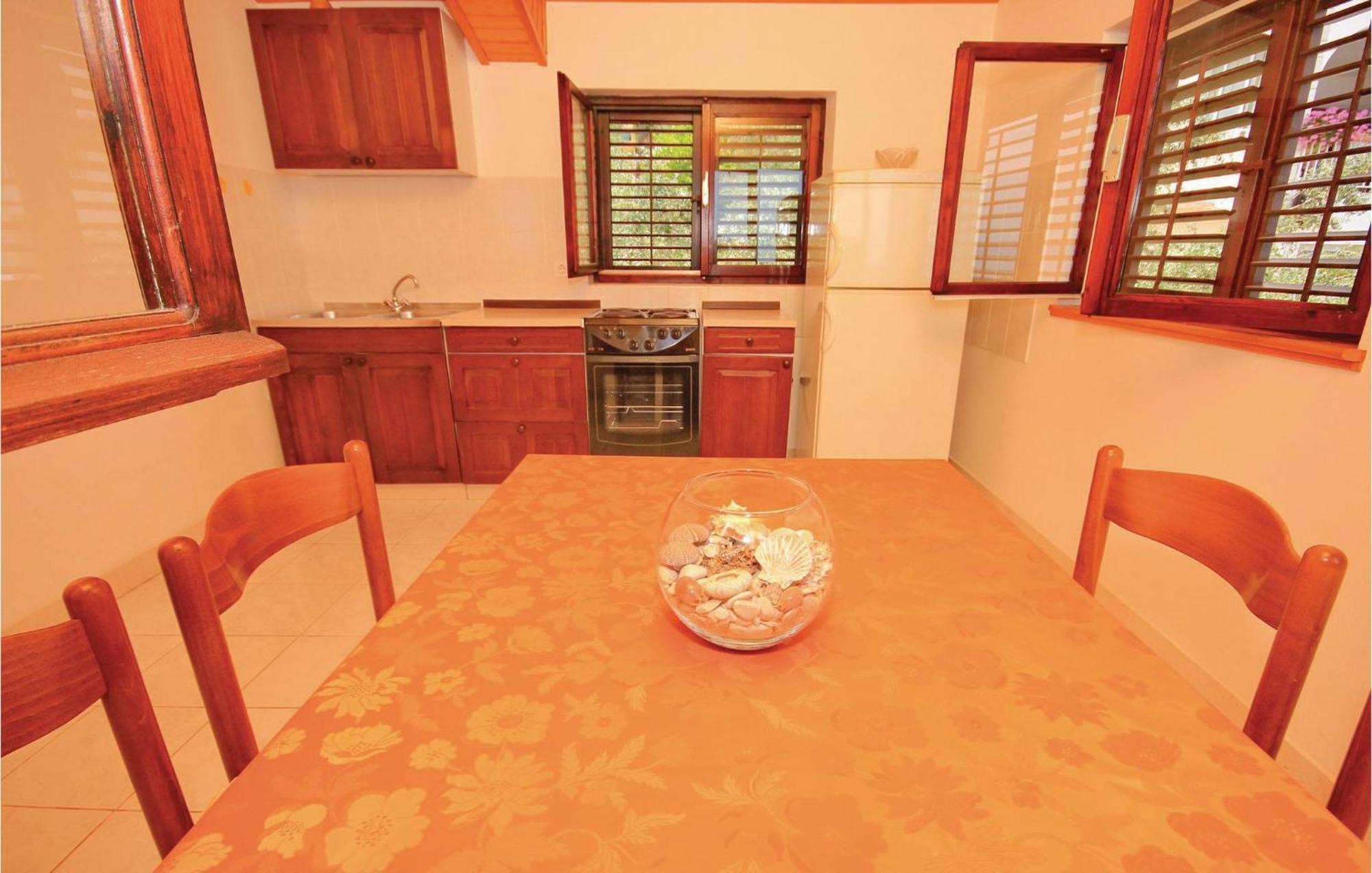 Gorgeous Apartment In Prigradica With Kitchen Εξωτερικό φωτογραφία